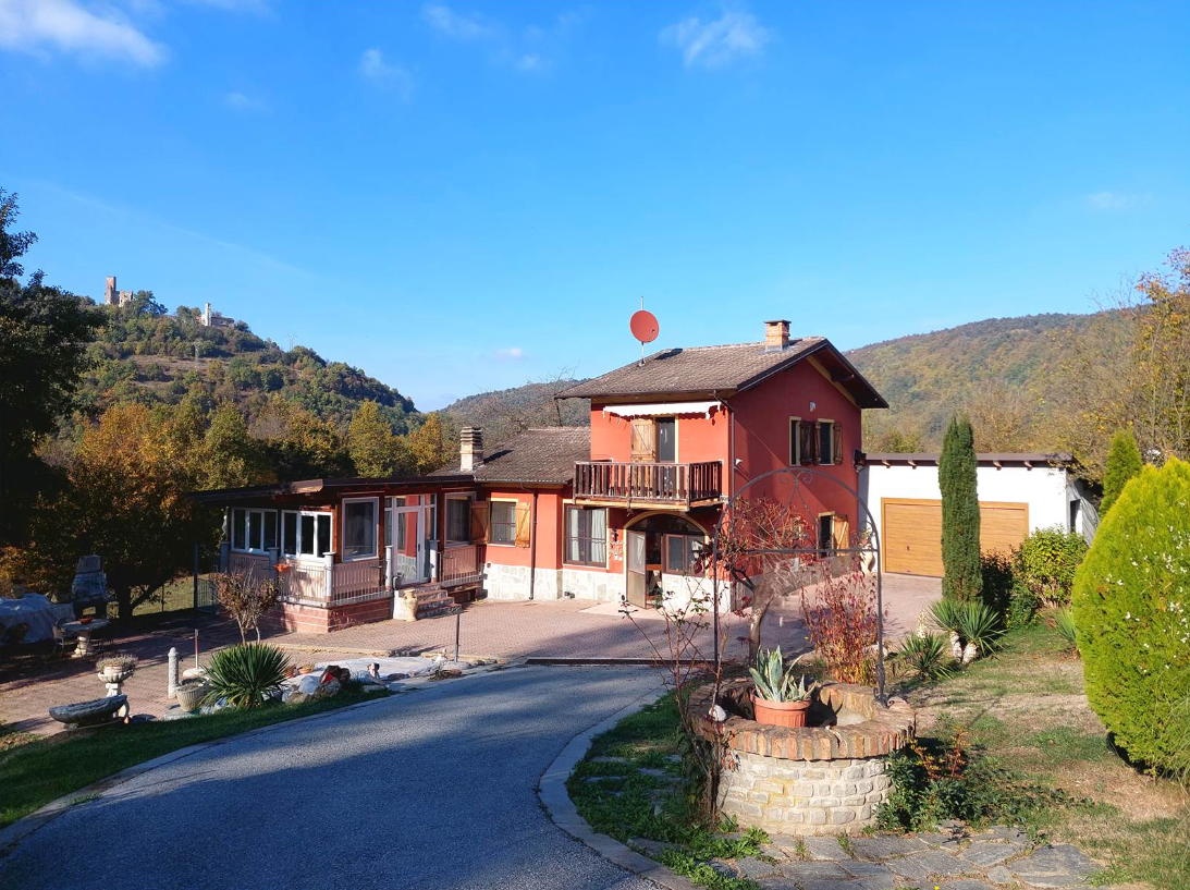 Villa with privare garden and small pool