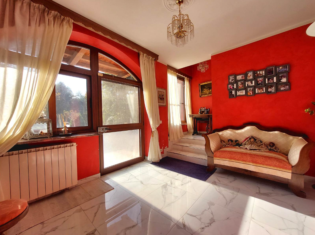 Villa with privare garden and small pool