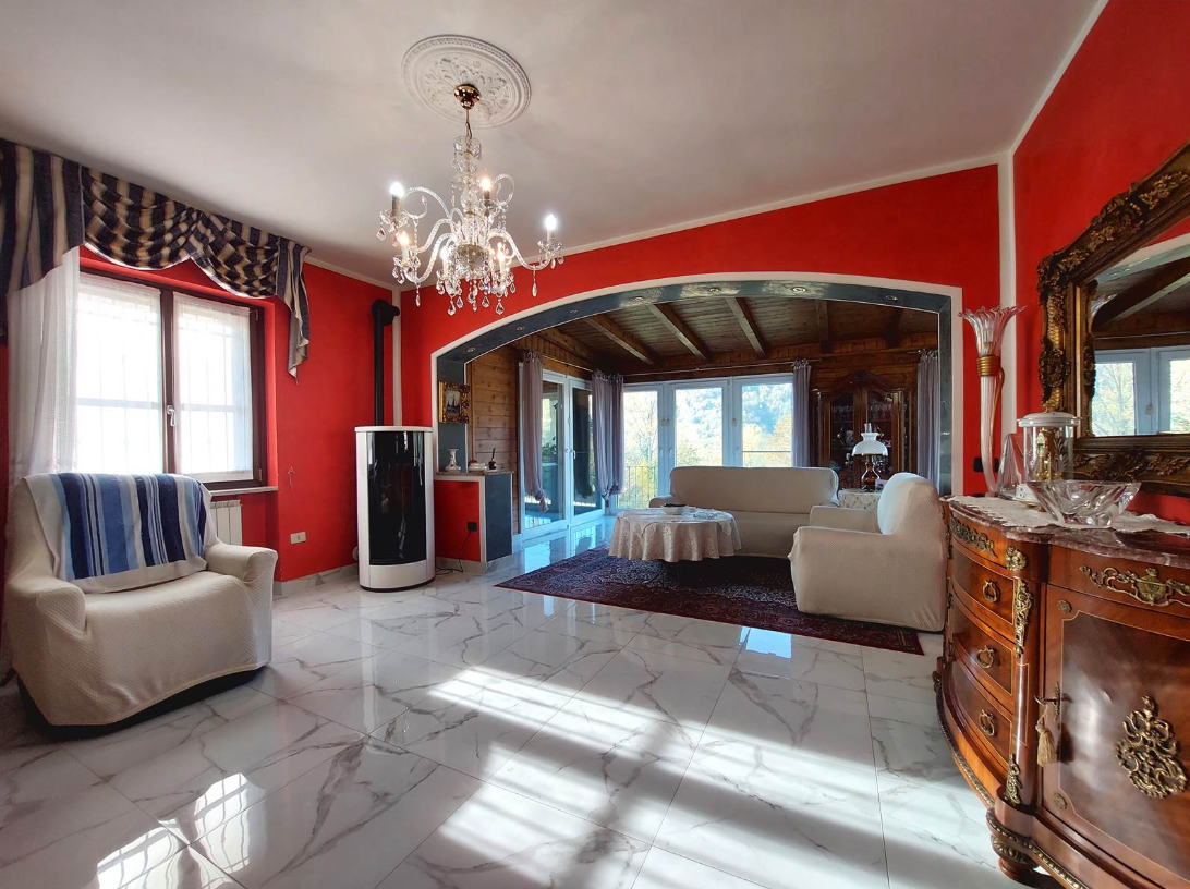 Villa with privare garden and small pool