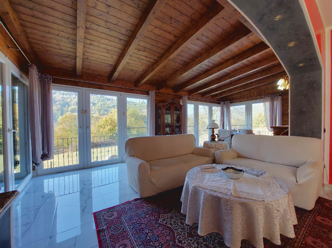 Villa with privare garden and small pool