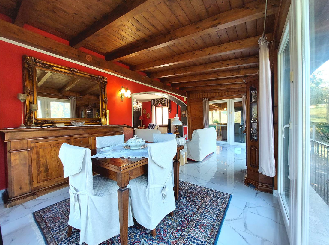 Villa with privare garden and small pool