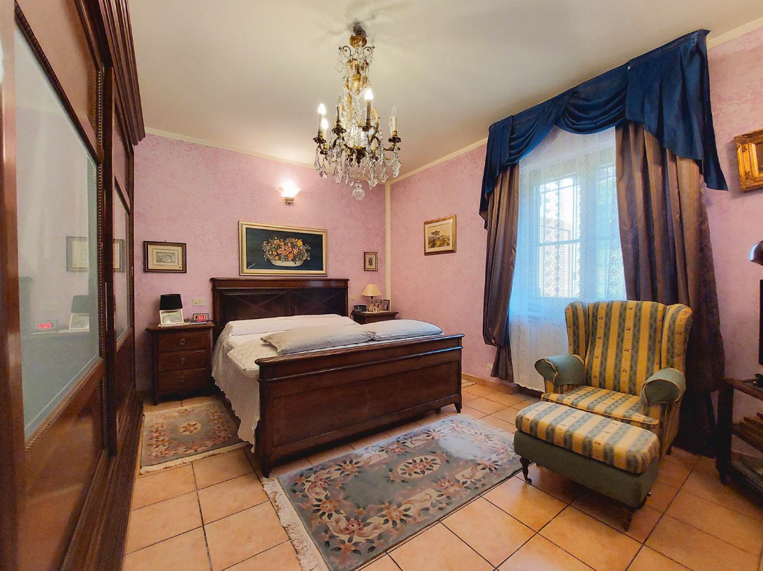 Villa with privare garden and small pool