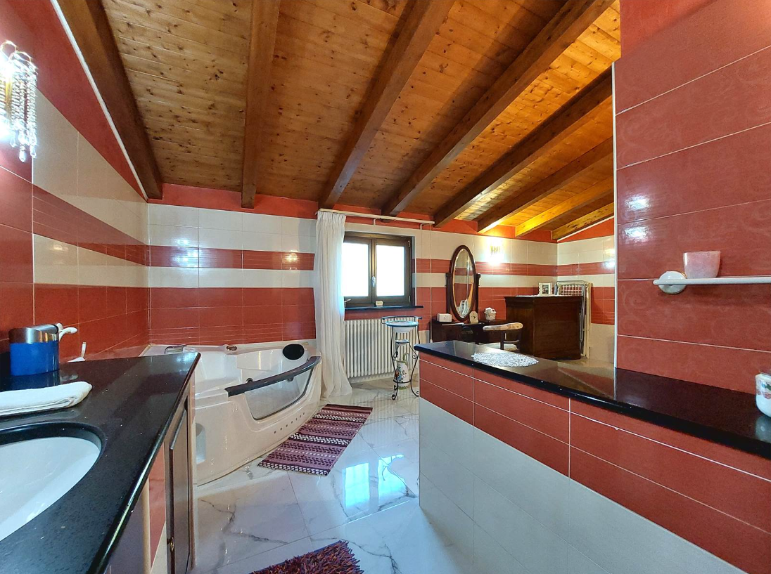 Villa with privare garden and small pool