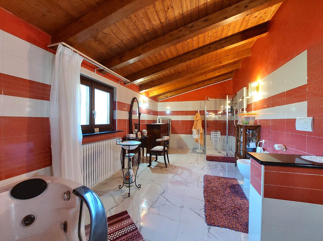 Villa with privare garden and small pool