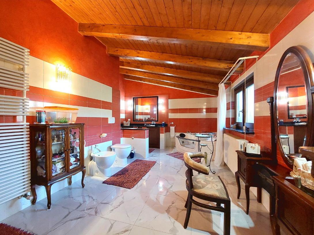 Villa with privare garden and small pool