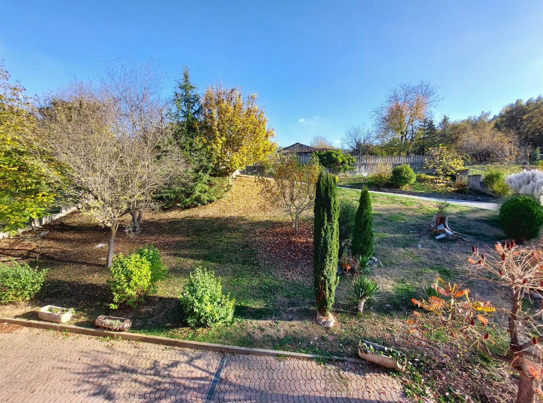 Villa with privare garden and small pool