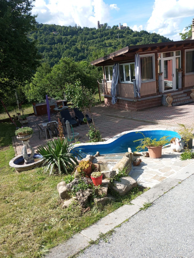 Villa with privare garden and small pool