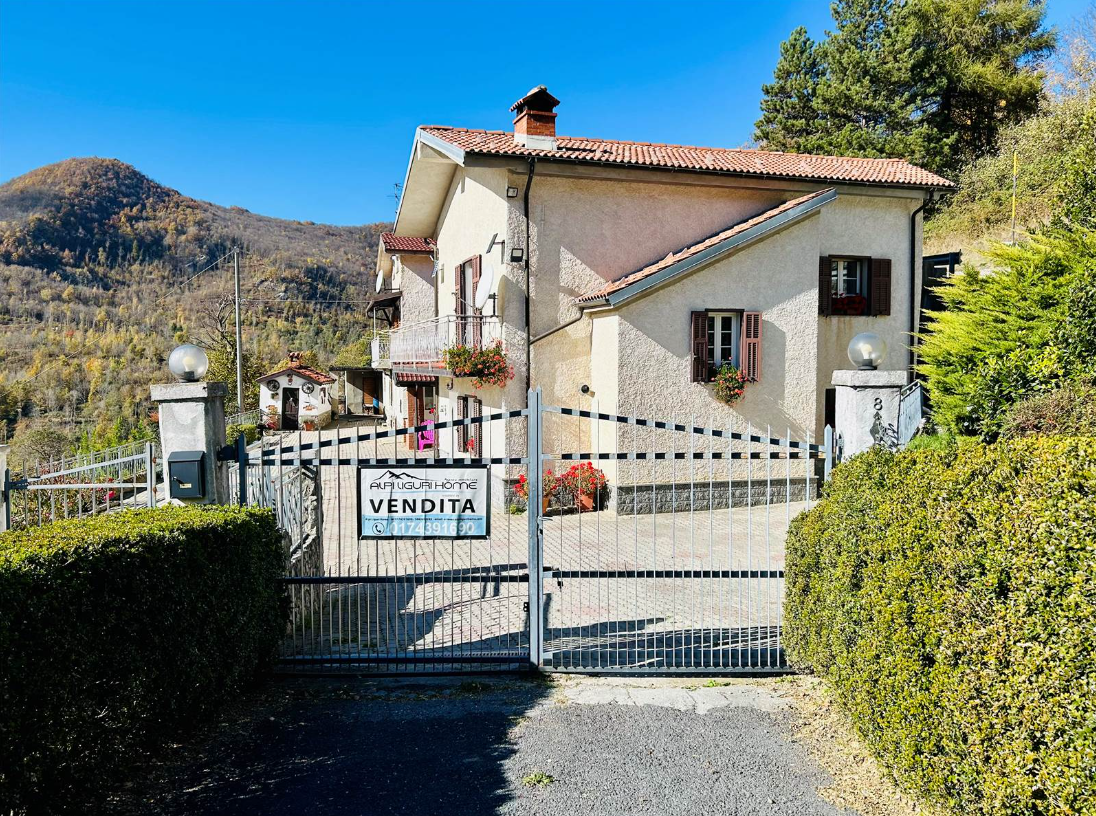 Two independent properties with 21,000 meters of land.