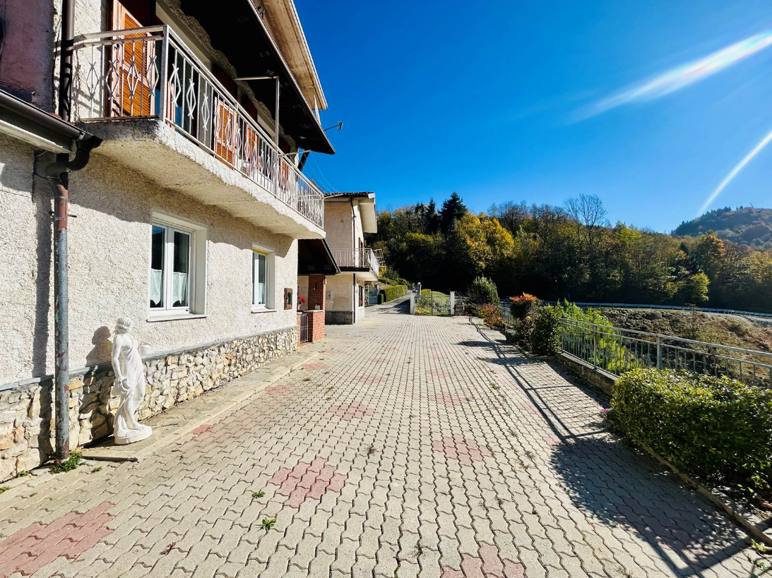 Two independent properties with 21,000 meters of land.