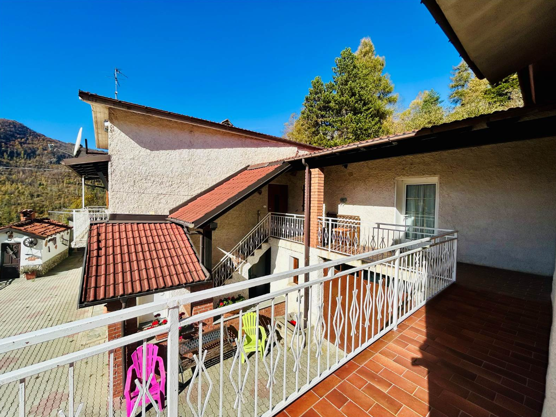 Two independent properties with 21,000 meters of land.