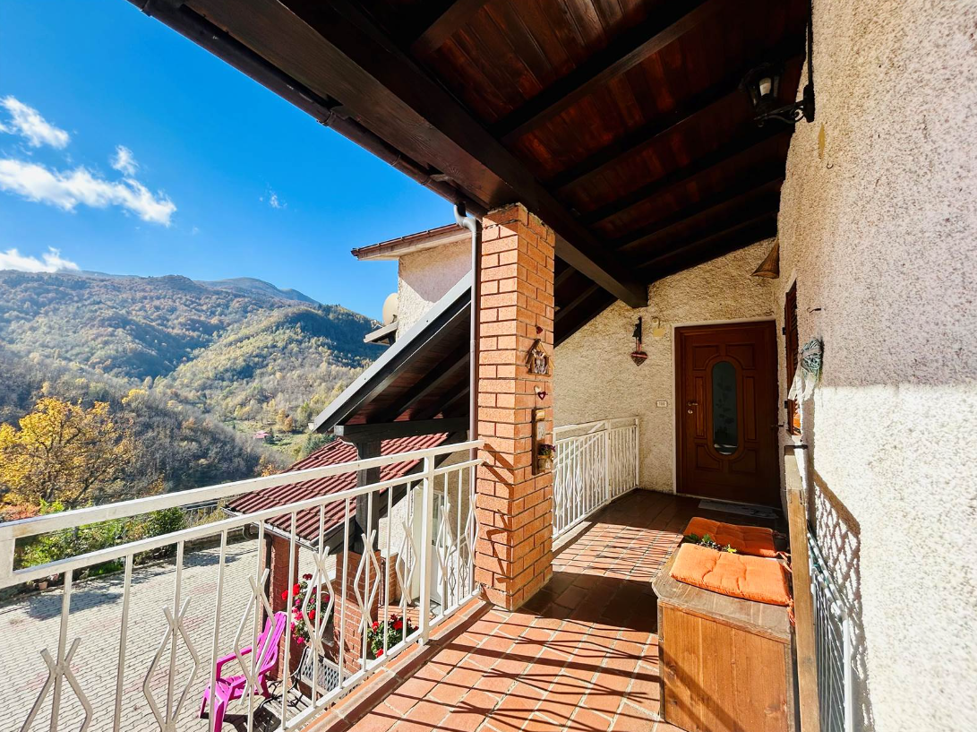 Two independent properties with 21,000 meters of land.