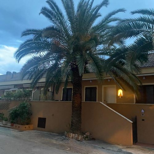 Rif. 8222 – Chiavari – Via Parma – Villino a schiera di 242 metriquadrati – Molto comodo a tutti i servizi – Soleggiato