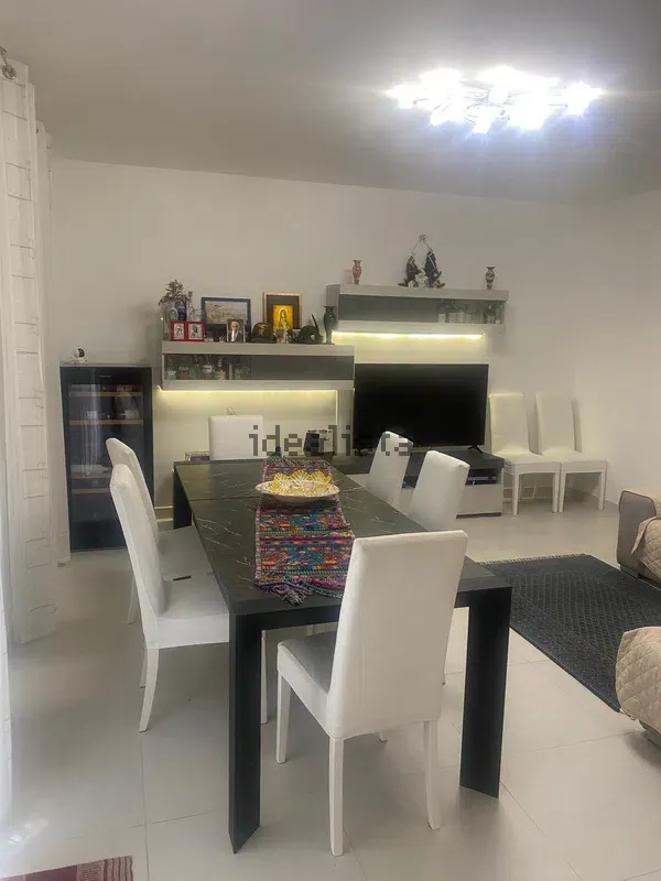 Rif. 8222 – Chiavari – Via Parma – Villino a schiera di 242 metriquadrati – Molto comodo a tutti i servizi – Soleggiato