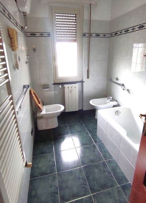 Rif. 8034 – Cicagna – Sulla Statale per Chiavari – Nel pieno centro cittadino ed in zona tranquilla – ATTICO