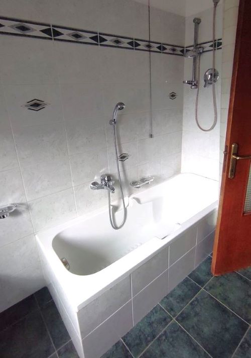 Rif. 8034 – Cicagna – Sulla Statale per Chiavari – Nel pieno centro cittadino ed in zona tranquilla – ATTICO