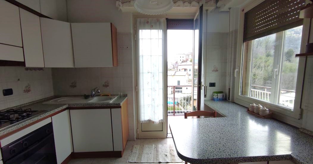 Rif. 8034 – Cicagna – Sulla Statale per Chiavari – Nel pieno centro cittadino ed in zona tranquilla – ATTICO