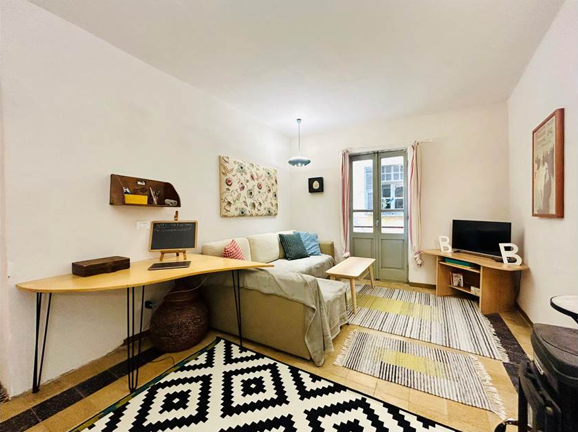 Semi-detached house with warehouse and garage.