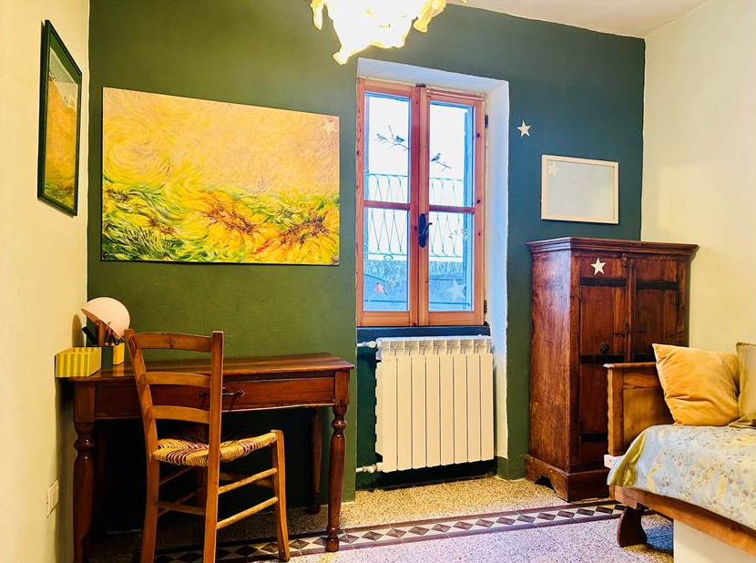 Semi-detached house with warehouse and garage.