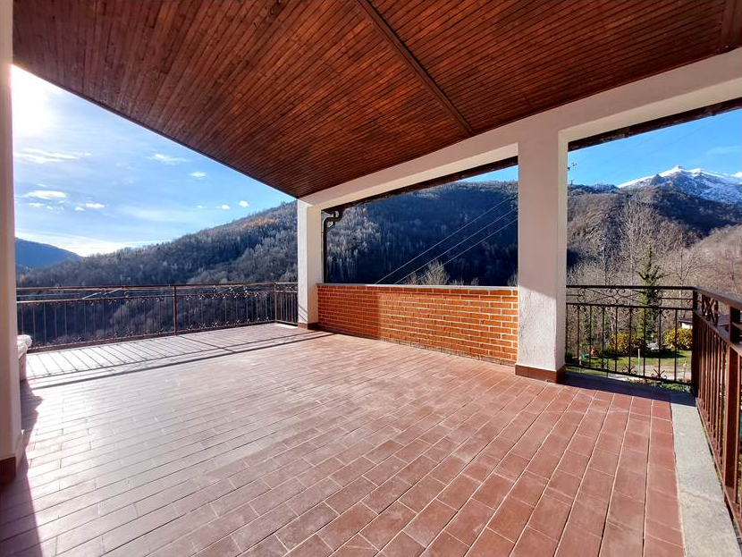 Apartment with panoramic terrace
