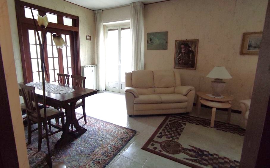 Rif. 8034 – Cicagna – Sulla Statale per Chiavari – Nel pieno centro cittadino ed in zona tranquilla – ATTICO