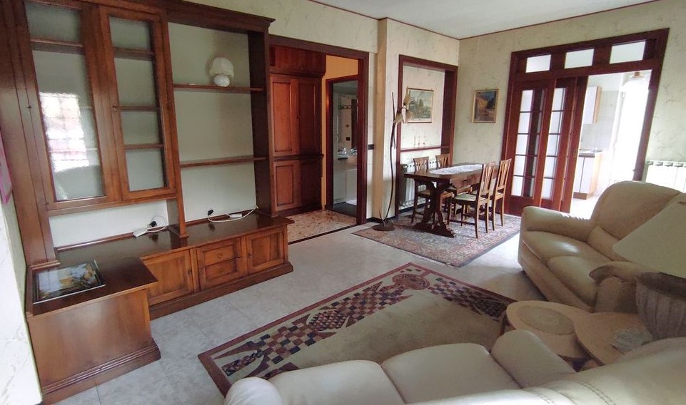 Rif. 8034 – Cicagna – Sulla Statale per Chiavari – Nel pieno centro cittadino ed in zona tranquilla – ATTICO