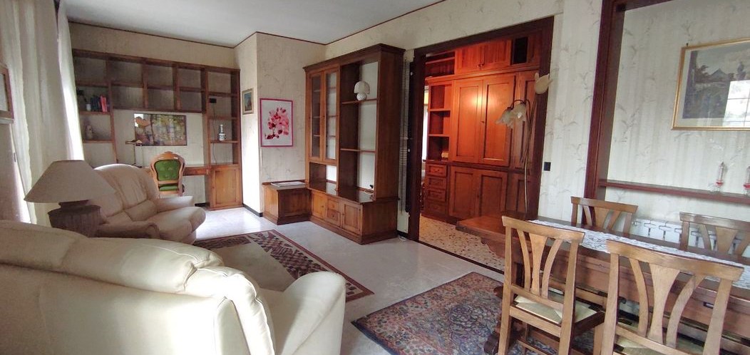 Rif. 8034 – Cicagna – Sulla Statale per Chiavari – Nel pieno centro cittadino ed in zona tranquilla – ATTICO