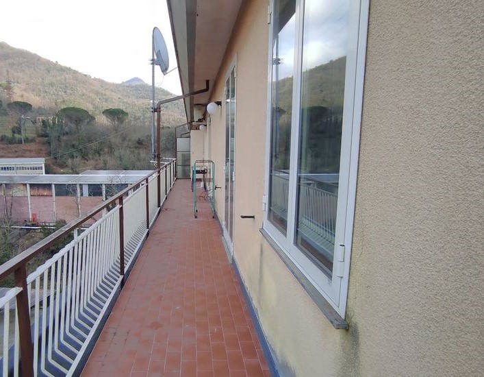 Rif. 8034 – Cicagna – Sulla Statale per Chiavari – Nel pieno centro cittadino ed in zona tranquilla – ATTICO