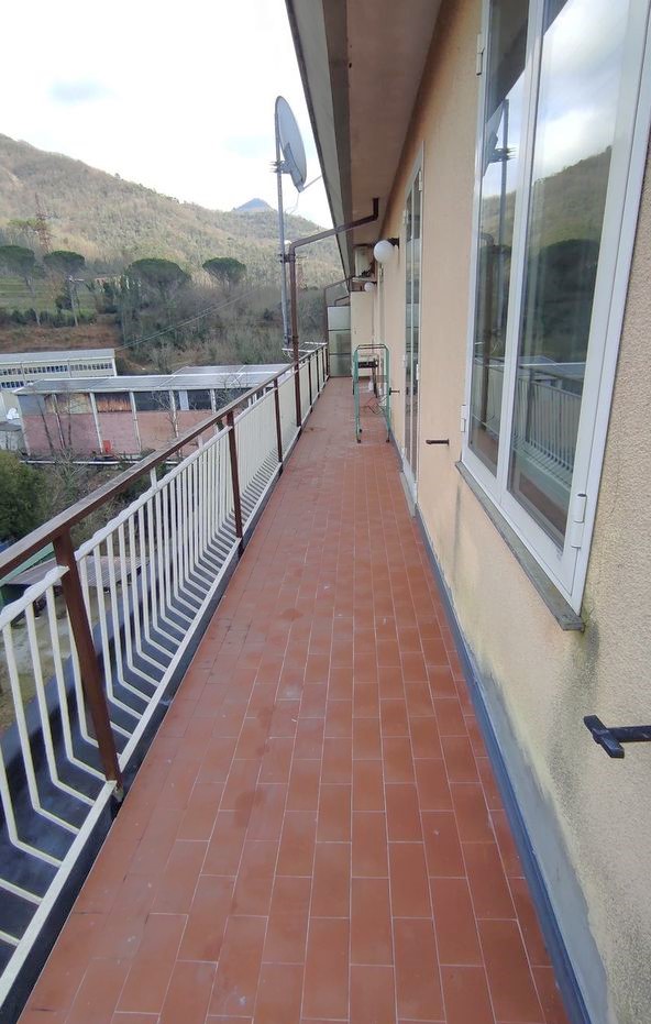 Rif. 8034 – Cicagna – Sulla Statale per Chiavari – Nel pieno centro cittadino ed in zona tranquilla – ATTICO