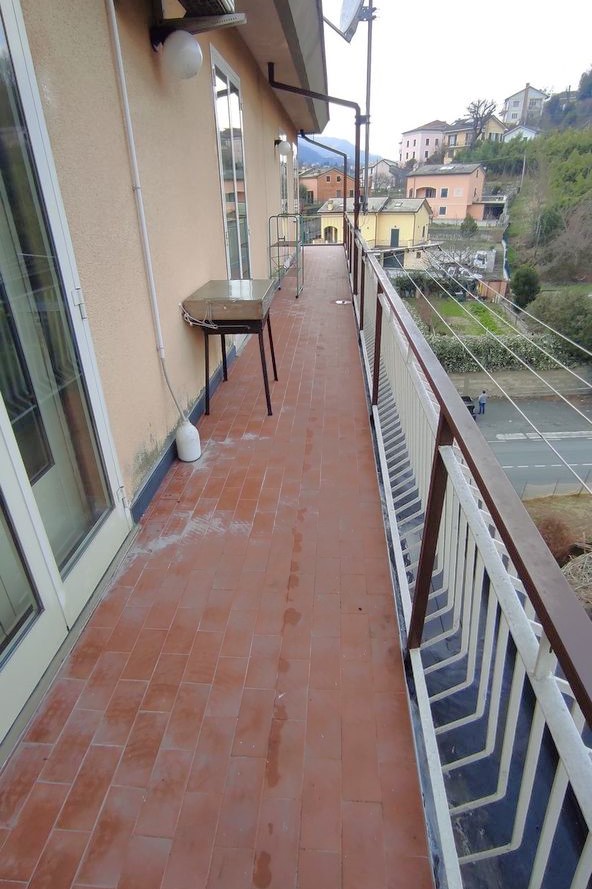 Rif. 8034 – Cicagna – Sulla Statale per Chiavari – Nel pieno centro cittadino ed in zona tranquilla – ATTICO