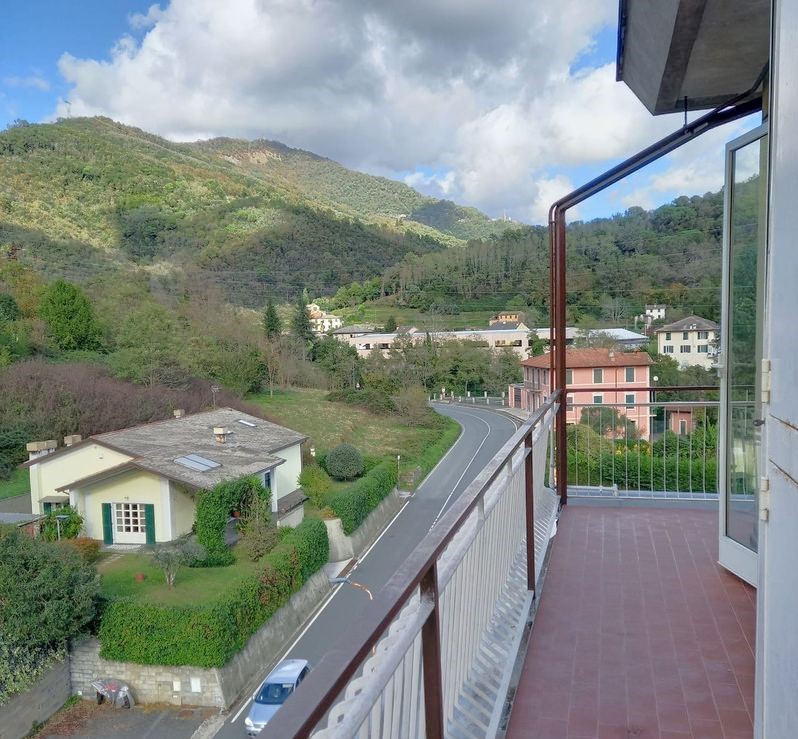 Rif. 8034 – Cicagna – Sulla Statale per Chiavari – Nel pieno centro cittadino ed in zona tranquilla – ATTICO