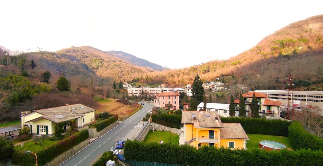 Rif. 8034 – Cicagna – Sulla Statale per Chiavari – Nel pieno centro cittadino ed in zona tranquilla – ATTICO