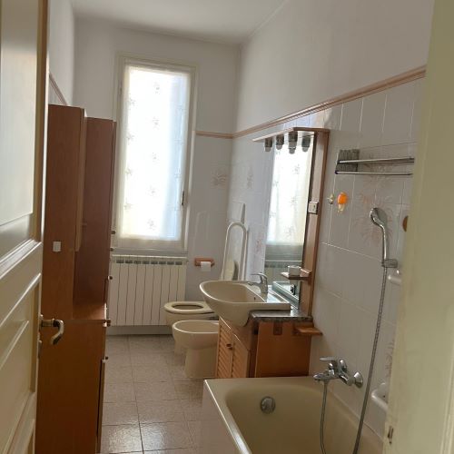 Rif. 9008 A – Chiavari – Corso Buenos Aires – Villa bifamigliare di 360 MQ – Elegante – Centralissima – Rara opportunità