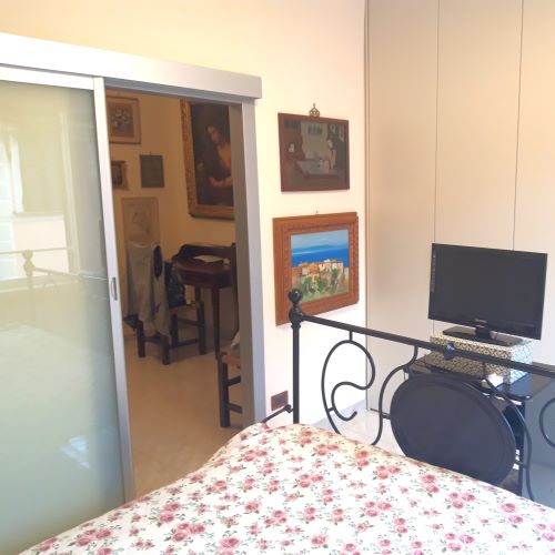 Rif. 9667 – Rapallo – Centro Storico – Bilocale situato al terzo piano di un elegante palazzo nel cuore del centro stori