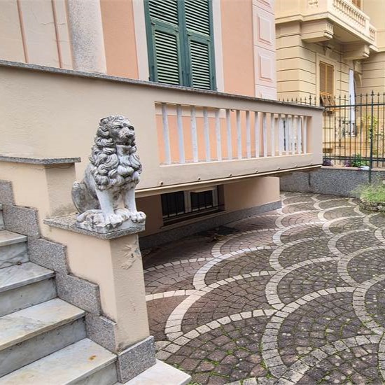 Rif. 9008 A – Chiavari – Corso Buenos Aires – Villa bifamigliare di 360 MQ – Elegante – Centralissima – Rara opportunità