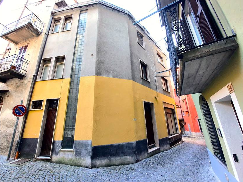 Entire building from ground to sky in the town center