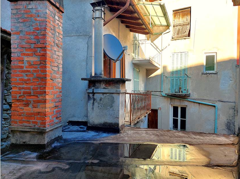 Entire building from ground to sky in the town center