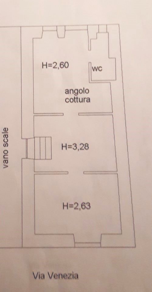 Rif. 9667 – Rapallo – Centro Storico – Bilocale situato al terzo piano di un elegante palazzo nel cuore del centro stori
