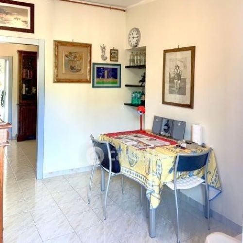 Rif. 9667 – Rapallo – Centro Storico – Bilocale situato al terzo piano di un elegante palazzo nel cuore del centro stori