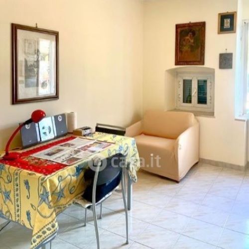 Rif. 9667 – Rapallo – Centro Storico – Bilocale situato al terzo piano di un elegante palazzo nel cuore del centro stori