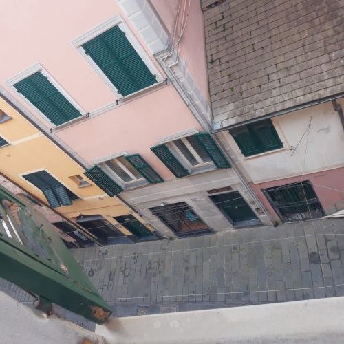 Rif. 9667 – Rapallo – Centro Storico – Bilocale situato al terzo piano di un elegante palazzo nel cuore del centro stori