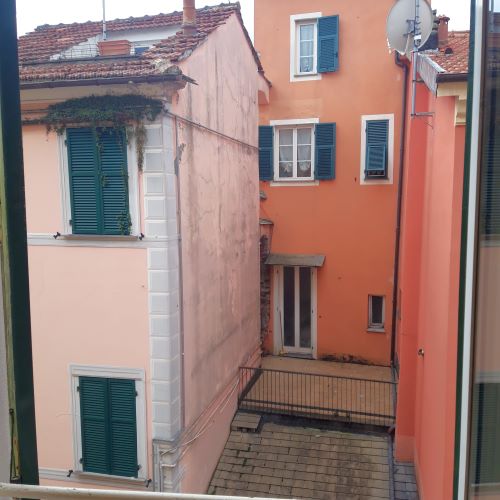 Rif. 9667 – Rapallo – Centro Storico – Bilocale situato al terzo piano di un elegante palazzo nel cuore del centro stori