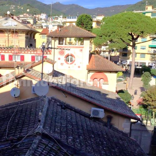 Rif. 9667 – Rapallo – Centro Storico – Bilocale situato al terzo piano di un elegante palazzo nel cuore del centro stori