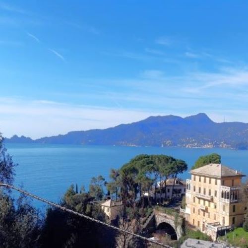 Rif. 9126 – Zoagli – Appartamento Trilocale di cento metriquadrati – Vista Mare Portofino – Via Sem Benelli – Comodo Mar