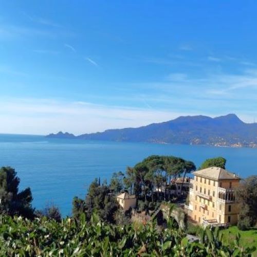 Rif. 9126 – Zoagli – Appartamento Trilocale di cento metriquadrati – Vista Mare Portofino – Via Sem Benelli – Comodo Mar