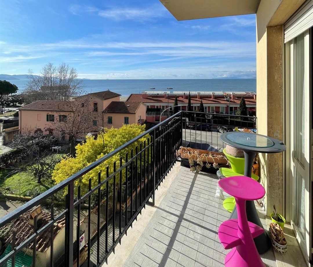 Front sea apartment in the center of Follonica, Tuscany