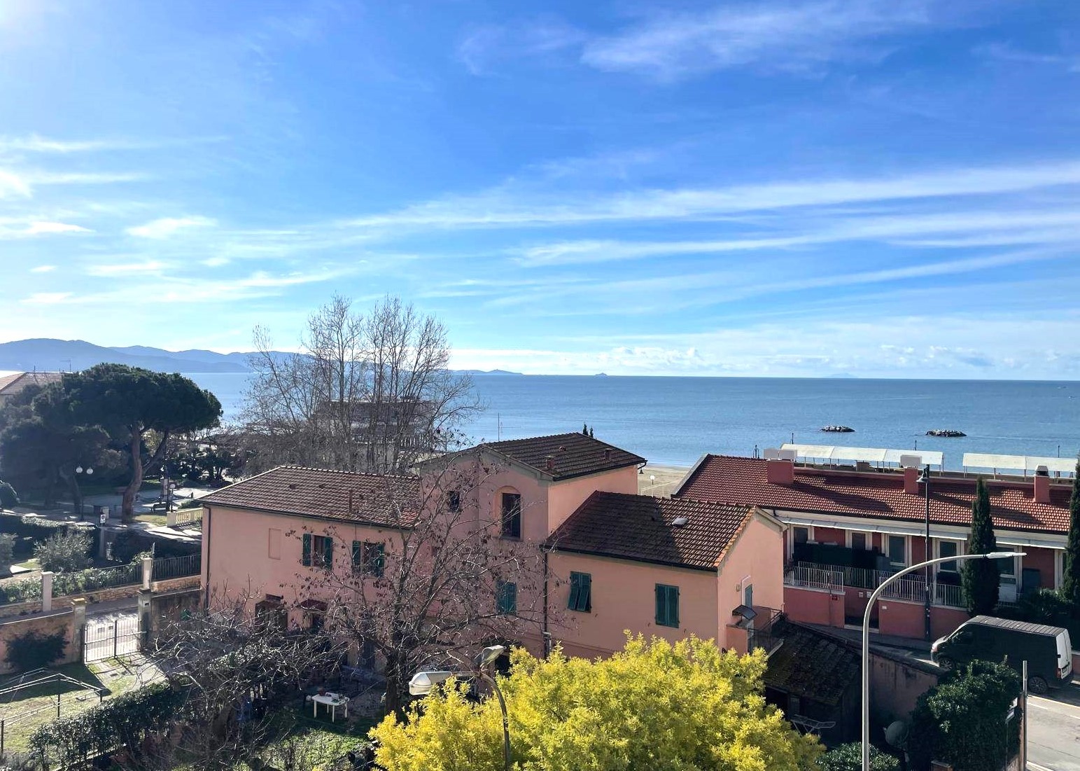 Front sea apartment in the center of Follonica, Tuscany