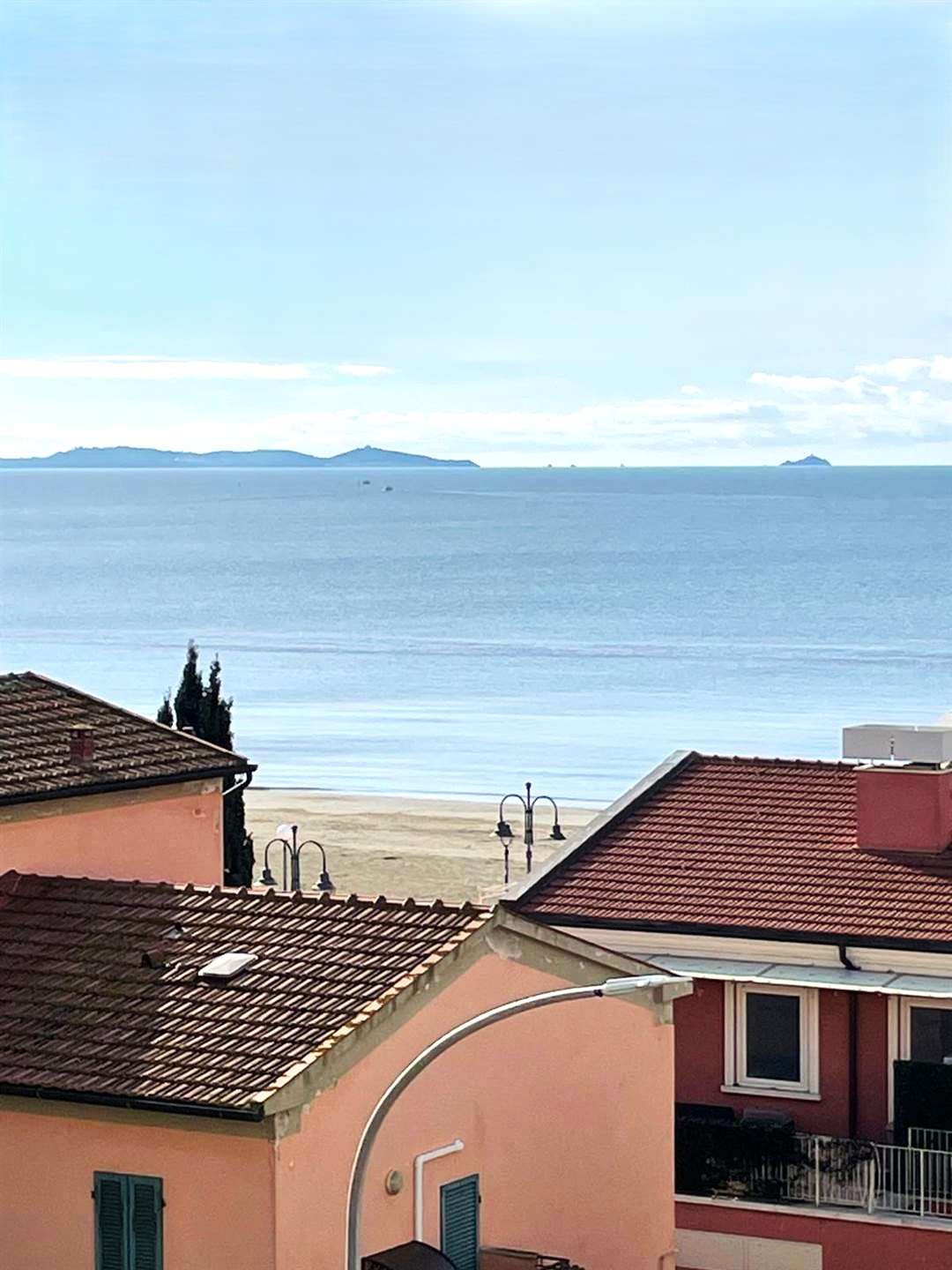 Front sea apartment in the center of Follonica, Tuscany