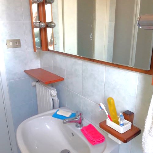 Rif. 1182 – Rapallo – Via Ghizolfo – Appartamento Bilocale di sessanta metriquadrati commerciali – Centrale e comodo a t