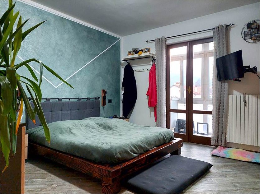 Renovated apartment with 5 rooms plus terrace and garage