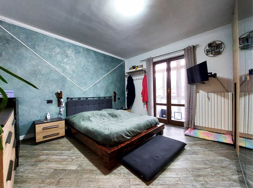 Renovated apartment with 5 rooms plus terrace and garage